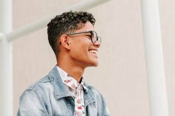 3. Potongan French Crop Rambut Keriting