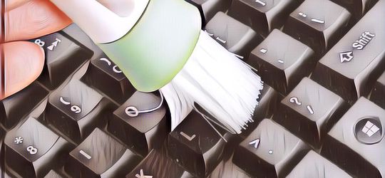 Berikut Tips Membersihkan Keyboard Laptop dengan Aman, Bisa Dilakukan Sendiri!