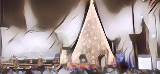 Tentang Pohon Natal di Bangunan Tak Bertuan