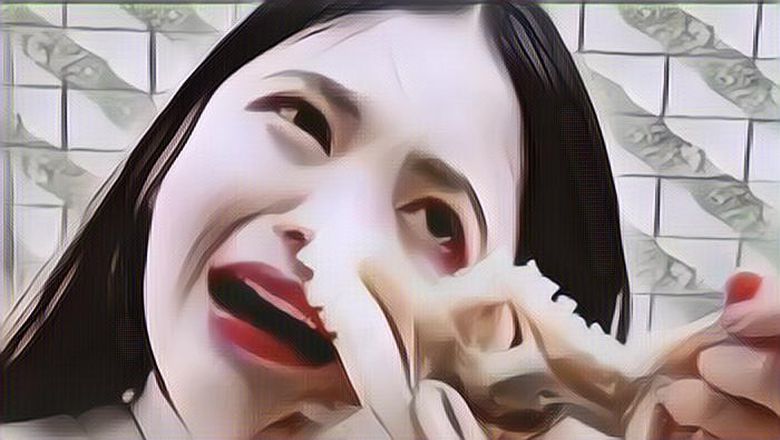 Viral! Live Streaming Wanita Diserang Gurita, Bikin Ngakak