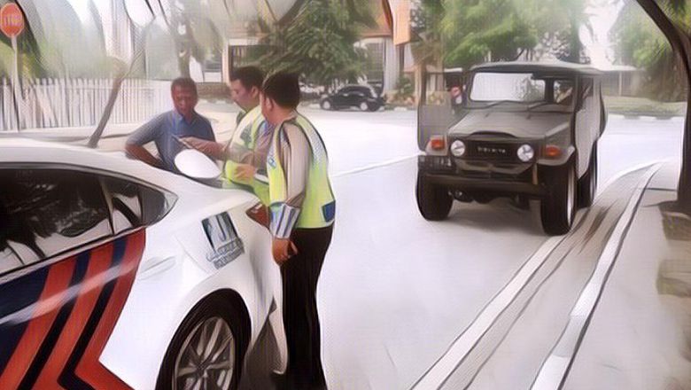 Viral Video Kocak Seorang Polisi Hadapi Pengendara Motor yang Susah Ditegur