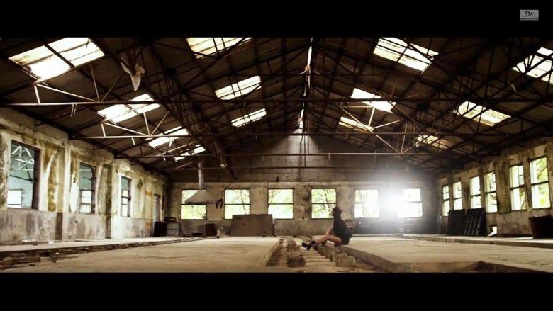 6. Kamu berada di ruangan yang nggak kepakai