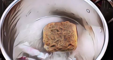 Kuliah di Negara Orang, Pria Ini Mengaku Sering Hidup dengan Makan Mie Instan