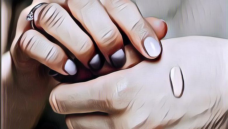 Banyak yang Belum Tahu, Ini Dia Perbedaan Skin Tint dengan Foundation dan Cushion