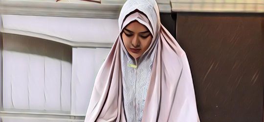 Awas, Suka Pakai Mukena Warna-Warni, Apakah Masih Sah Salatnya? Ternyata Begini Hukumnya