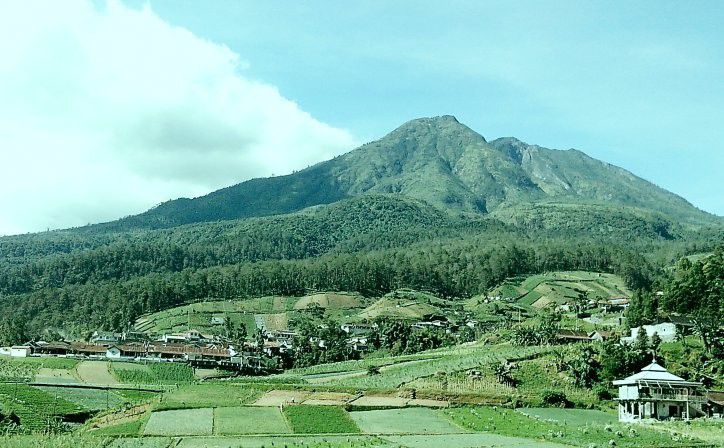 1. Menikmati pemandangan dari jauh