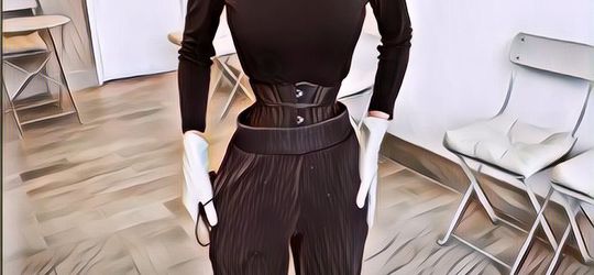 Viral Ukuran Pinggang Wanita Ini Cuma 46 CM! Rela Makan Sehari Sekali