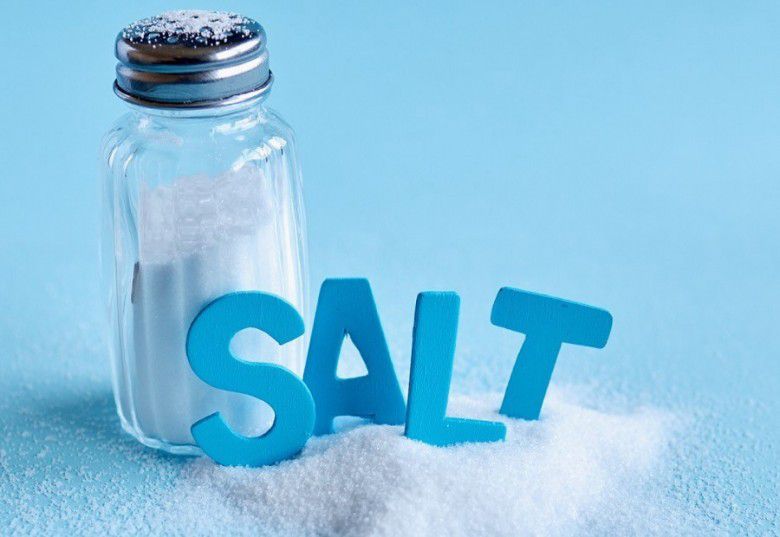 5. Bersihkan noda pada furnitur rumah