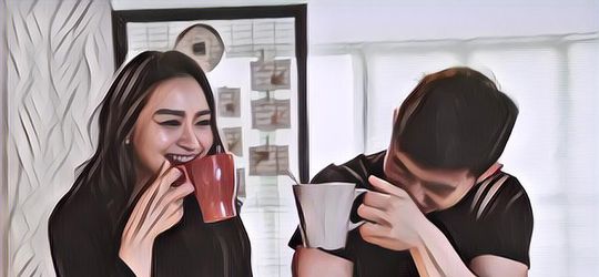 10 Alasan Kenapa Cowok Humoris Selalu Berhasil Menarik Perhatian Cewek-cewek, Kok Bisa Ya?