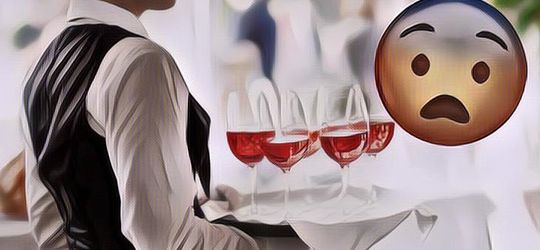 Heboh! Pelayan Dipecat Karena Campur Darah Asli Ke Minuman Pelanggan, Tema Kafe Diduga Jadi Pemicunya