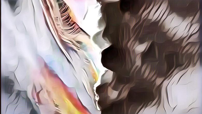 Viral Ada Penampakan Langka Awan Berpelangi, Apa Artinya?