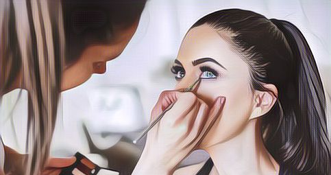 Viral Wanita Ini Tunjukkan Makeup Alisnya yang Aneh, Ada Alis di Atas Alis!