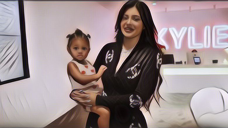 Kylie Jenner Diduga Hamil Lagi Saat Bikin Video Skincare Bersama Putrinya