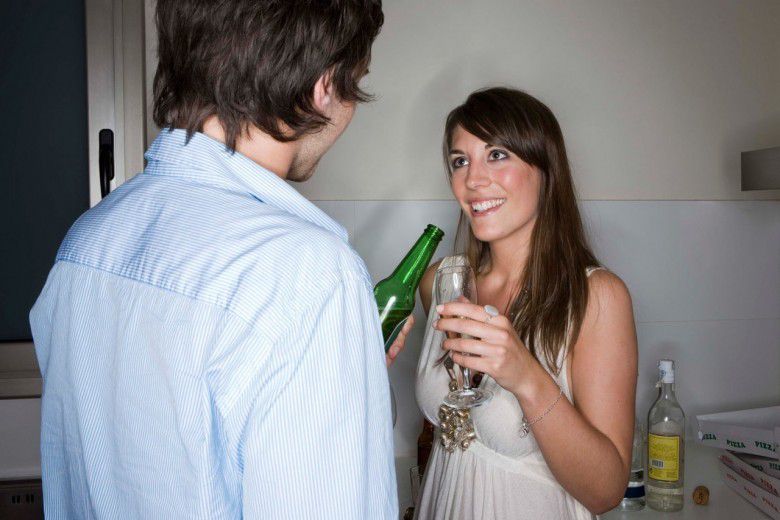 Sok centil dan cekikikan itu aneh banget!