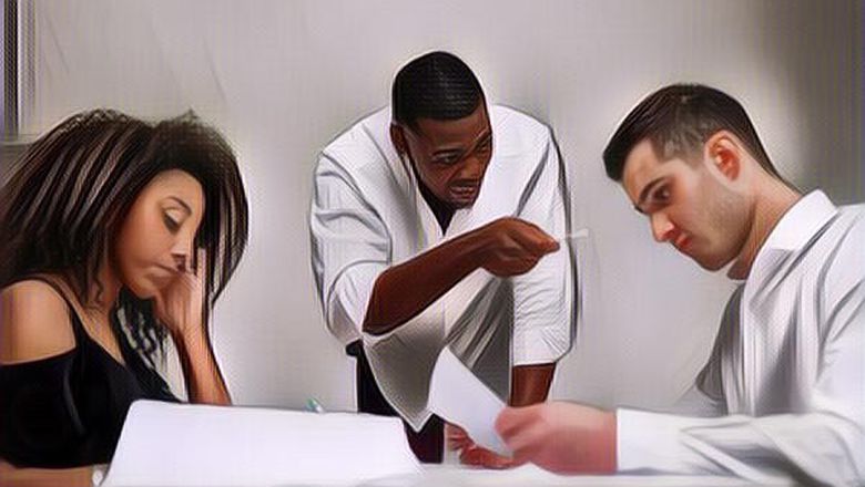 Cara Menghadapi Atasan yang Sering Menunjukkan Sikap Pilih Kasih