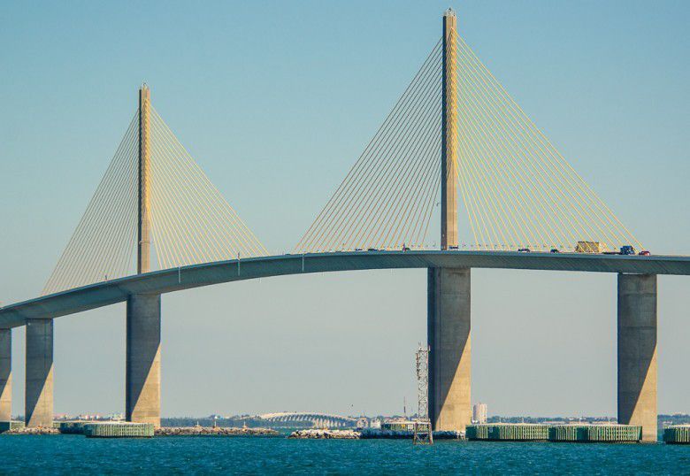 1. Sunshine Skyway Bridge, Florida, Amerika Serikat