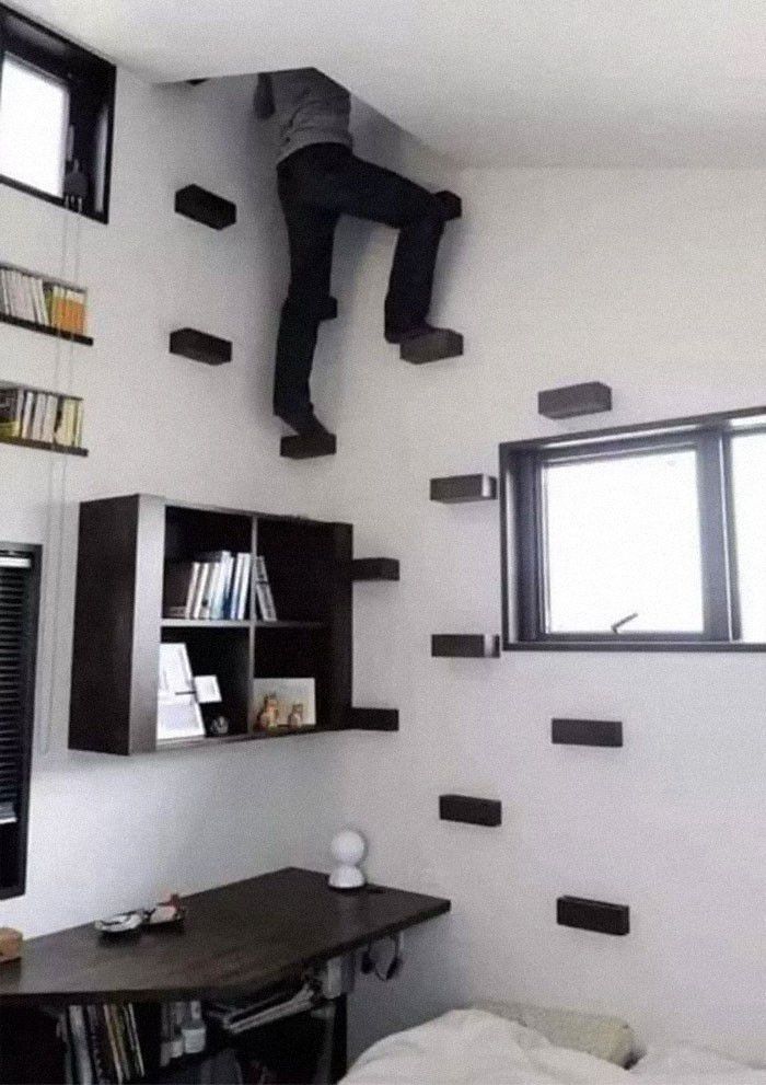 4. Yang punya rumah pasti atlet panjat tebing nih!