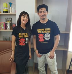 Donny Alamsyah Didampingi Ustaz Rukiah Selama Proses Syuting Film Godaan Setan yang Terkutuk
