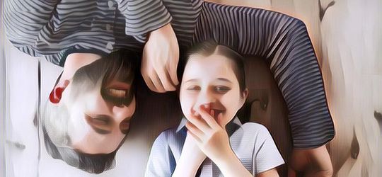 Ternyata "Dad Jokes" Punya Peran Penting dalam Perkembangan Mental Anak Loh!