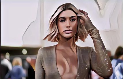 Hailey Bieber Bagikan Pengalamannya Menderita Penyakit Kista Ovarium