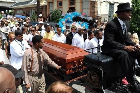 4. "Dia terlihat menawan."