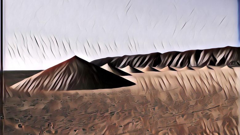 Pemandangan Ganjil di Tengah Gurun, Ada yang Mirip Buatan Alien