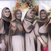 Heboh Video Kumpulan Emak-Emak Madura Sedang Kondangan, Pakaiannya Bak ‘Toko Emas Berjalan’