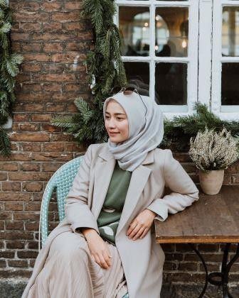 3. Blazer panjang polos