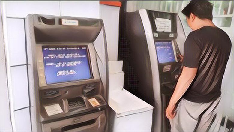 Viral! Video Seorang Pria Onani di Dalam Mesin ATM Meresahkan Warga