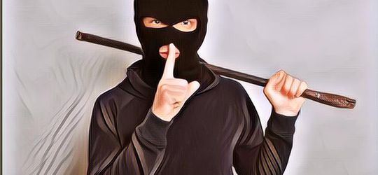 Kasian Tapi Juga Lucu, Emak-Emak Ini Cuma Bengong Saat HP Miliknya Diambil Maling