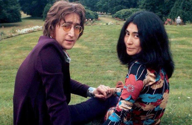 4. John Lennon dan Yoko Ono