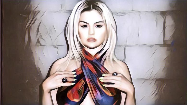 Selena Gomez Rilis Baju Renang, Tubuhnya Yang Berisi Menuai Banyak Pujian