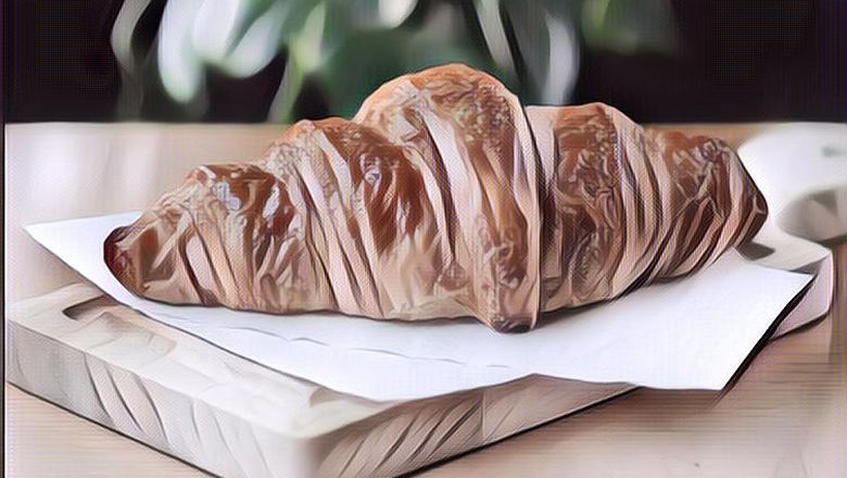 Ternyata Begini Cara Memakan Plain Croissants yang Benar
