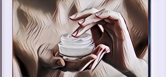 Perempuan Wajib Tahu, Ini 4 Cara Memilih Skincare yang Bagus dan Aman untuk Kulit