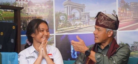 Kebaikan Ganjar Pranowo pada Seorang Pelajar SMA, Kasih Laptop Saat Hadiri Peringatan Hari Pers Nasional