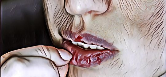 Ups! Ternyata 4 Kebiasaan Ini Bikin Bibir Semakin Kering, Lho