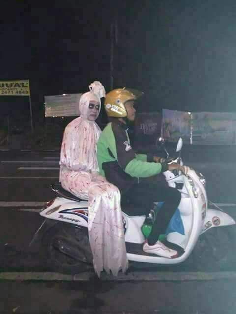 5. Pocong Naik Gojek