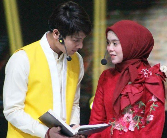 Usia 20 tahun sudah menjadi penyanyi dangdut terkenal