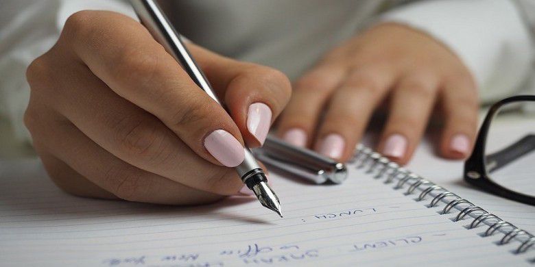 5. Tulis kekhawatiran kalian di buku catatan