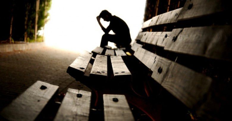 2. Menutupi diri kala sedih