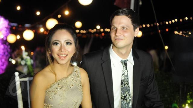 4. Nadia Vega dan Sultan Yaar Jorik Dozy