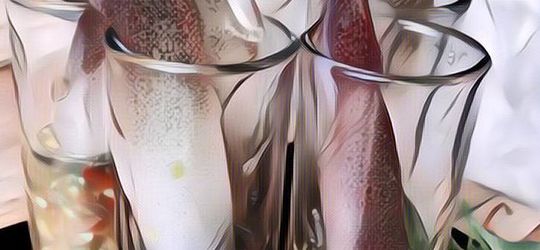 Viral Wanita Ini Makan Cumi Hidup-Hidup di Thailand, Langsung Dicocol Saus