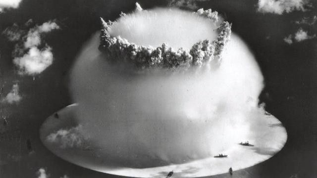 Foto Bom Nuklir Saat Dijatuhkan 