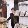 Viral Pengantin Bagikan 1,2 Ton Rujak untuk Dijadikan Souvenir Pernikahan