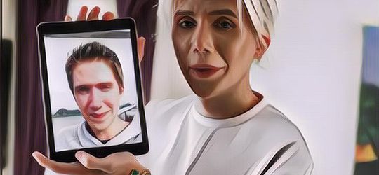 Viral Seorang Bule Yang Rela Merubah Matanya Demi Mirip Orang Korea