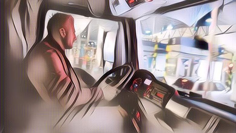 Heboh Supir Truk Rekam Kejadian Aneh Saat Menyetir di Tengah Malam: Ada Sosok Aneh Warna Putih