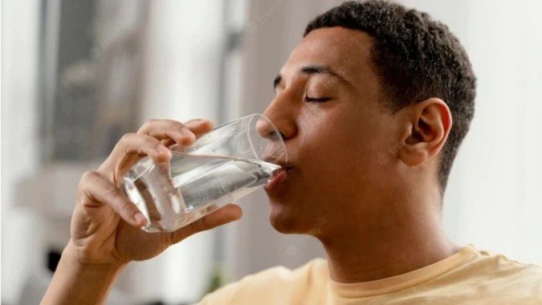 1. Penuhi kebutuhan cairan