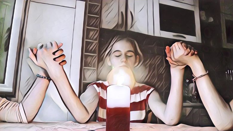 5 Lagu Indonesia yang Bisa Kamu Pakai Buat Manggil Arwah, Berani Coba?