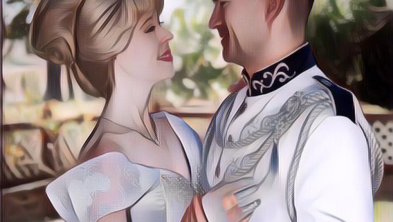 Bukan dengan Sepatu Kaca, Perempuan Ini Photoshoot Ala Cinderella dengan Tangan Kaca