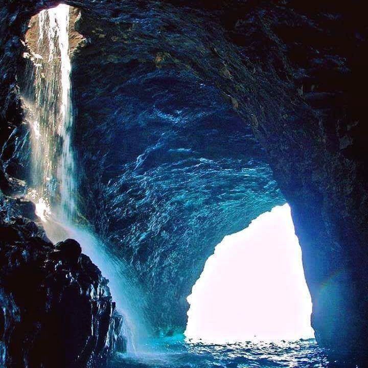 4. Blue Grotto, Italia